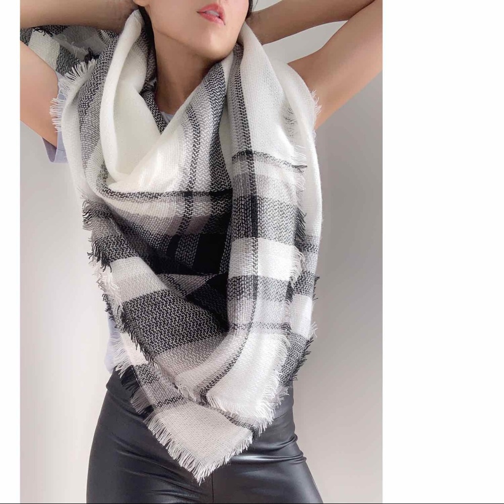 JET SET Oversized Plaid Blanket Scarf - Picture 6 of 8